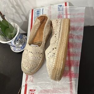 Castaner flat Wedge Espadrille crochet ivory GUC Sz 6 comfortable and cute